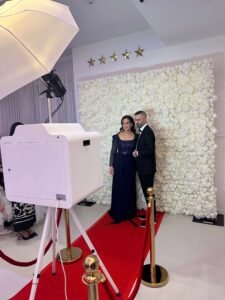 Majestic Moments Photobooth & witte bloemenwand